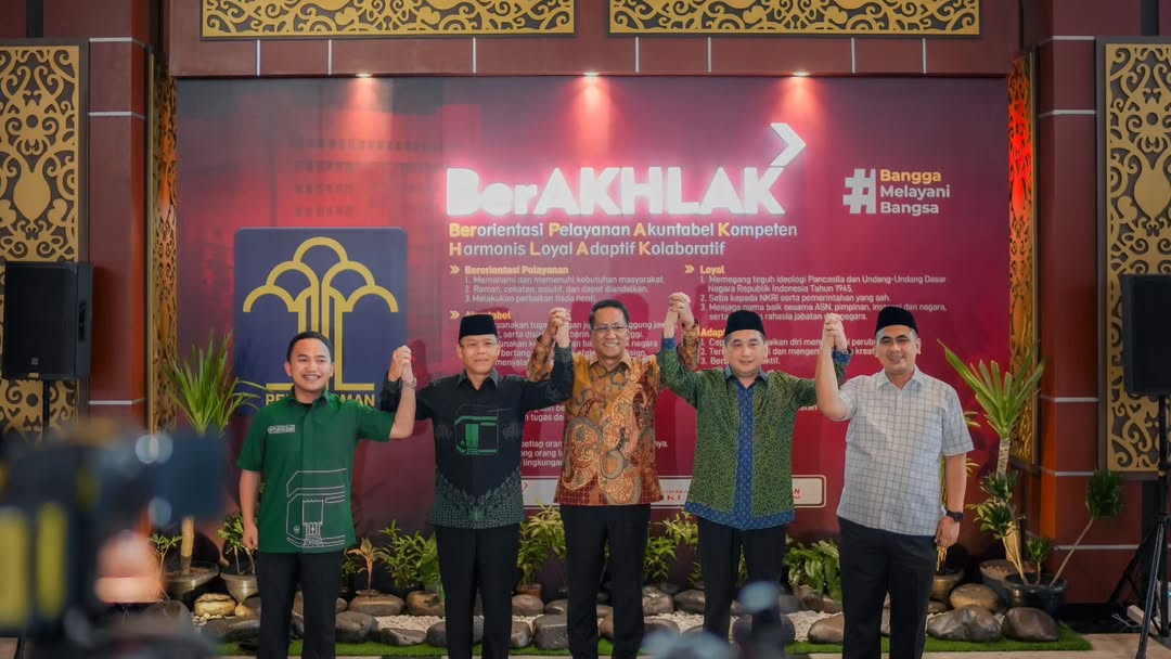 Menteri Hukum, Supratman Andi Agtas, bersama dua kubu PPP yang berseteru.