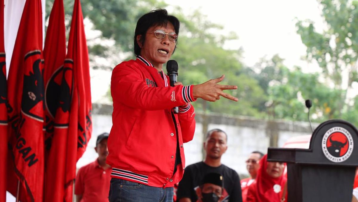 Adian Napitupulu
