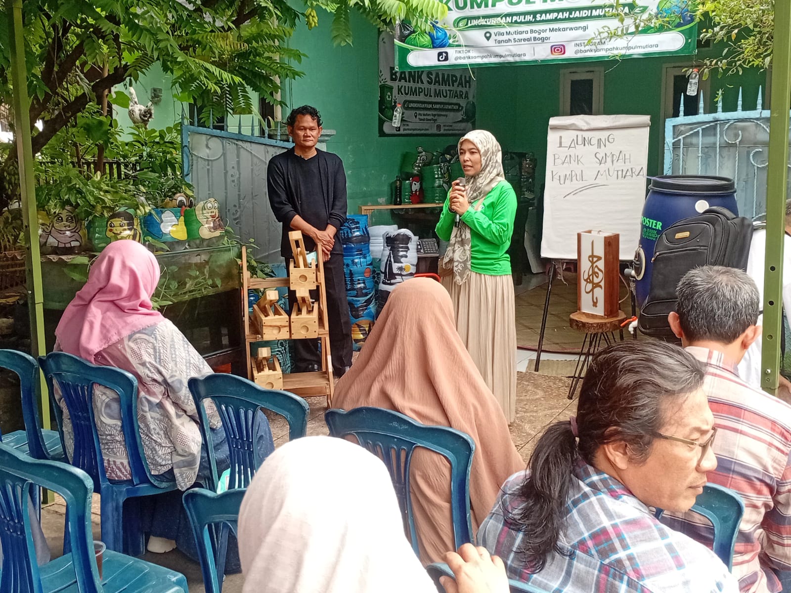 Direktur Bank Sampah Kumpul Mutiara, Indah Purwaningsih dalam peluncuran Bank Sampah Kumpul Mutiara, Minggu (14/06)